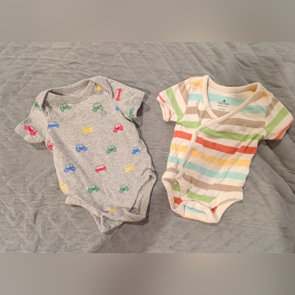 GAP 3-6M Kids Bodysuits - Gray with Cars and Multicolor Stripes